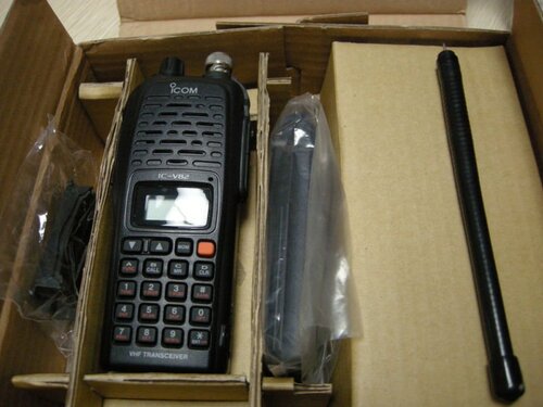 Носимая радиостанция ICOM IC-U82